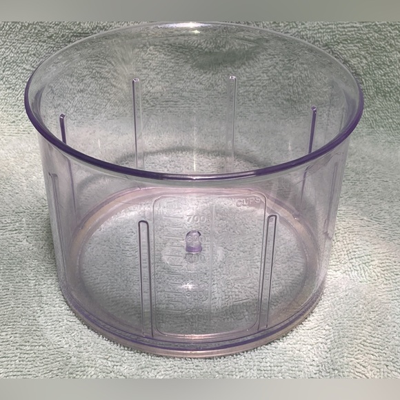 PAMPERED CHEF MANUAL FOOD PROCESSOR, INCLUDES HANDLE, LID & BOWL -PRE OWNED - Picture 10 of 14